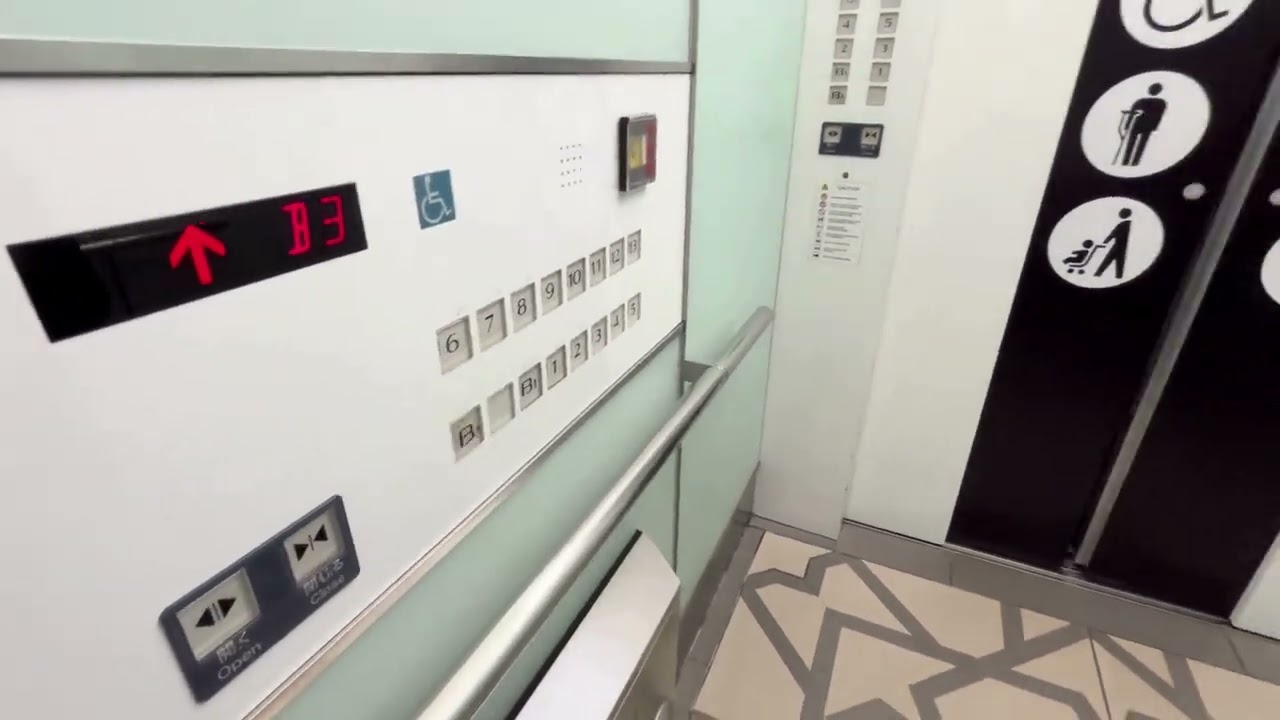 大丸　JR側　優先（各階停止）エレベータ