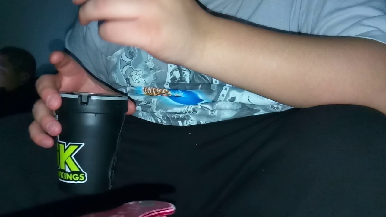 ROLLING A TWAX BLUNT