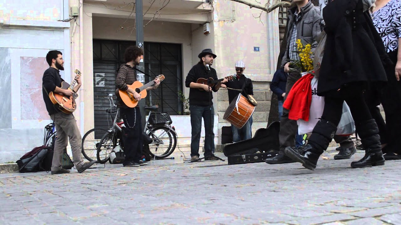summertime - street performers in Athens