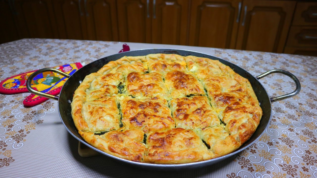 Receta speciale e byrekut me dy pet me spinaq dhe djathë