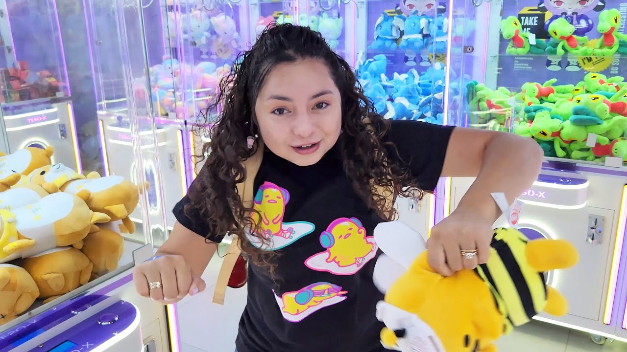 So Excited to Play All These Claw Machines!