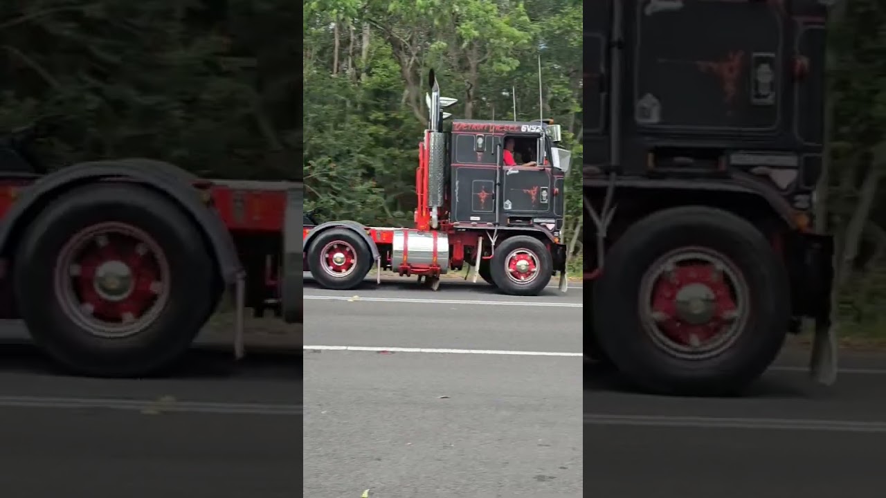 That 2 stroke diesel sound never gets old..