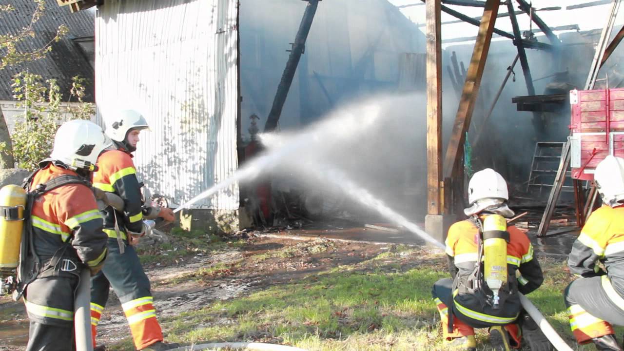 G&aring;rdbrand med dyrehold p&aring; S&oslash;strupvej i S&oslash;strup ved Holb&aelig;k.mpg