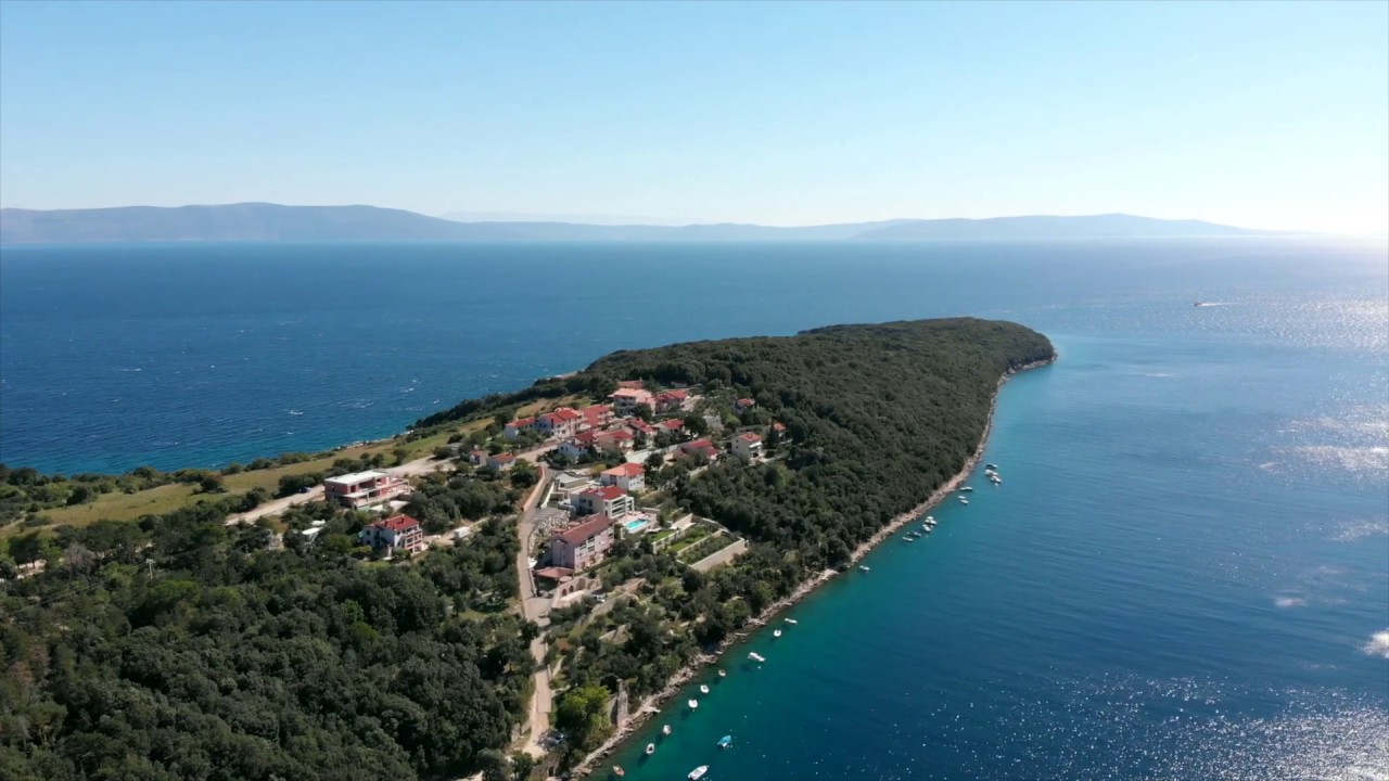 Villa Vlastelini 2, one of the most exclusive holiday homes in Istria, only 30 meters from the sea