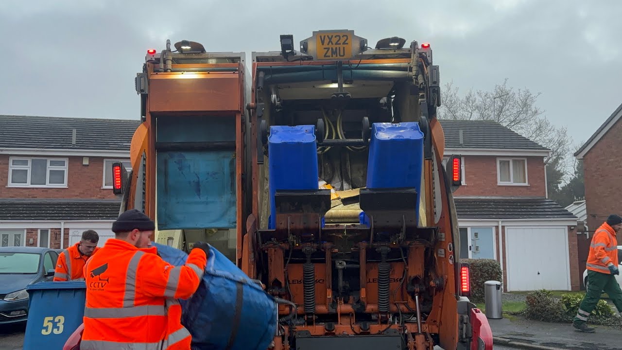 Dennis Elite 6 Refuse Truck on Recycling, ZMU