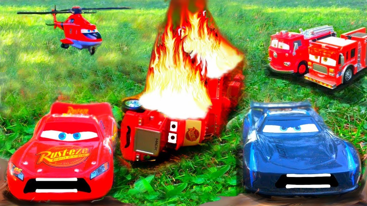 Disney Cars 3 Lightning McQueen VS Jackson Storm Race Crash Starts FIRE Mack Hauler Rescue Toy Movie
