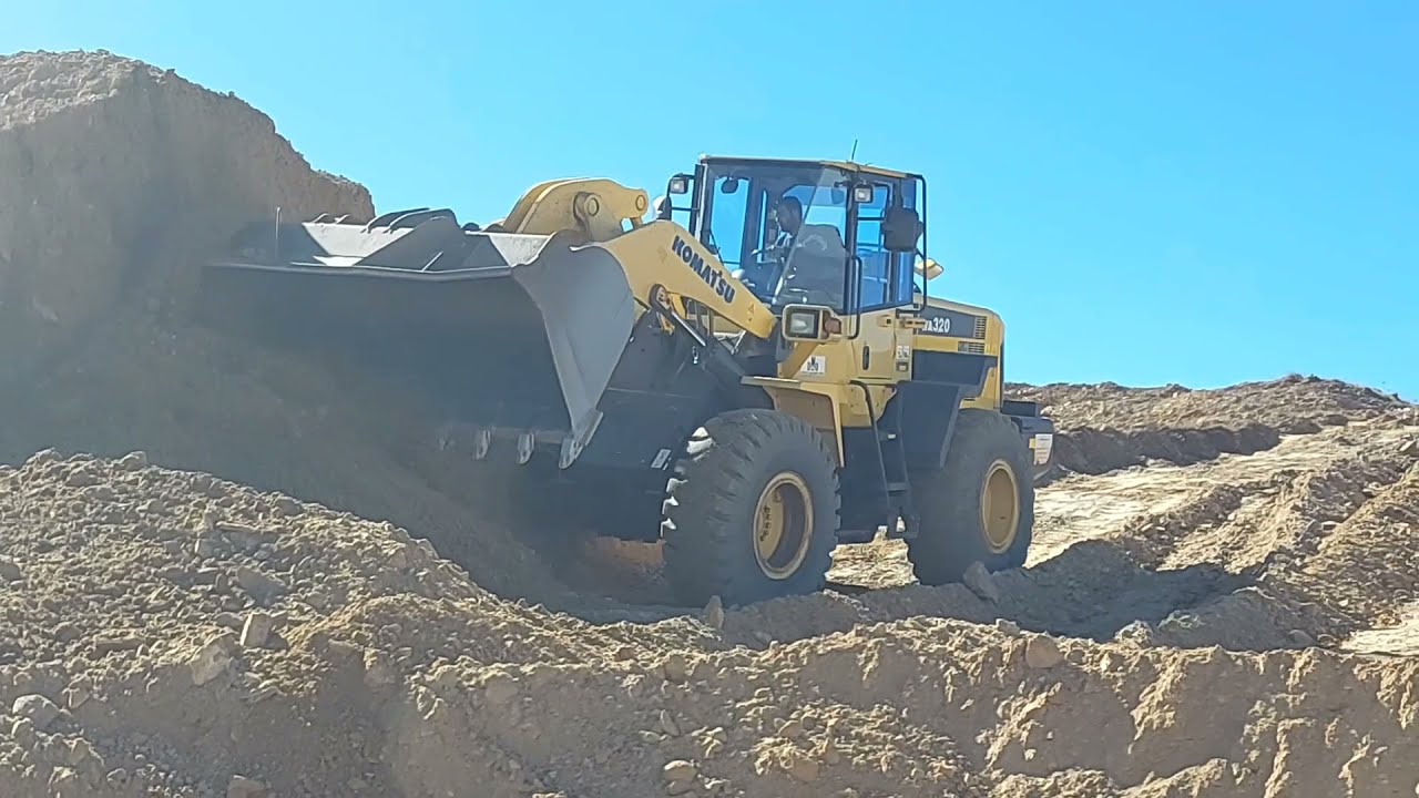 KOMATSU WA320 LOADER