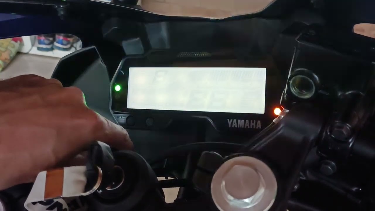 Configurando brilho e acendimento do shift light painel R15. 