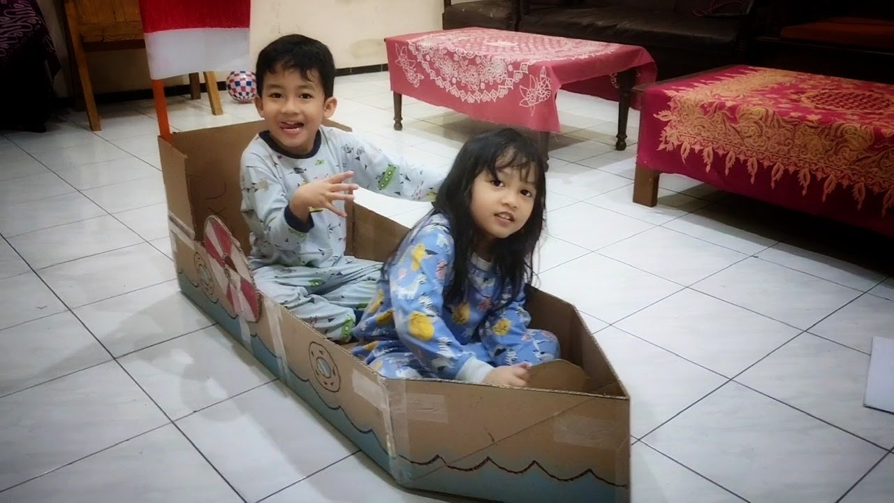 Membuat “Kapal Upin Ipin” dari Karton Bekas