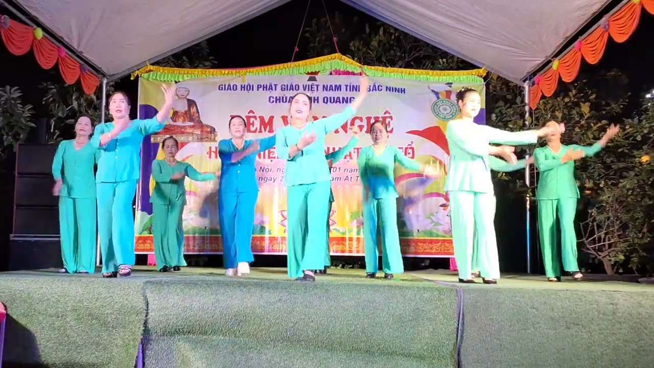 CLB VN Y&ecirc;n Phụ M&uacute;a Con Theo Cha Di Đ&agrave;