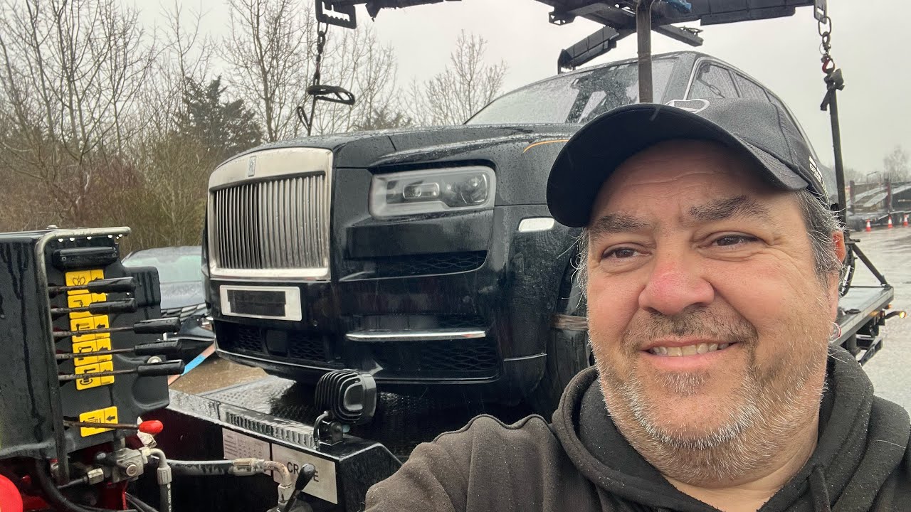 Rolls Royce Cullinan поврежден в результате аварии