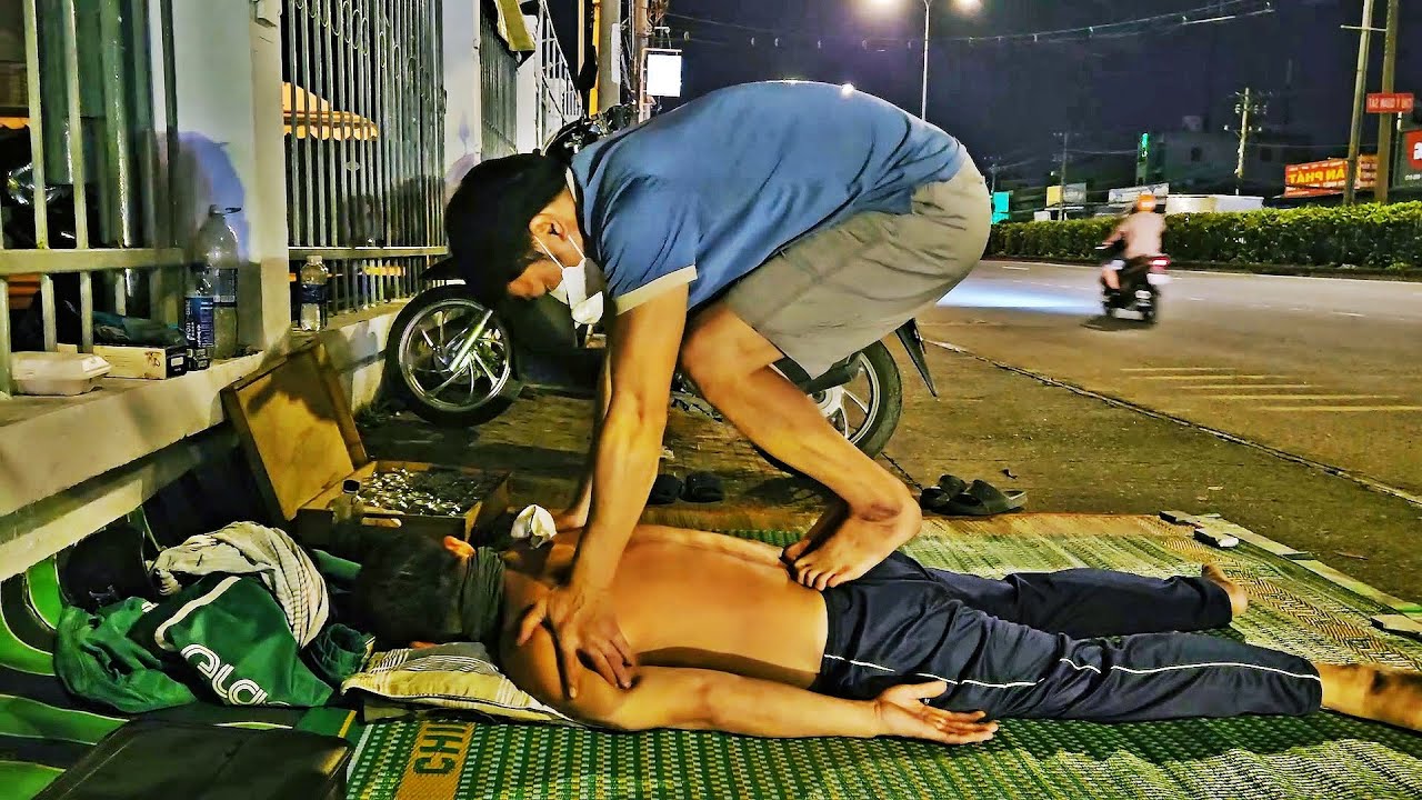 Mask Man&rsquo;s INSANE Deep Sleep $2 Massage &ndash; Street Therapy! 80min ASMR