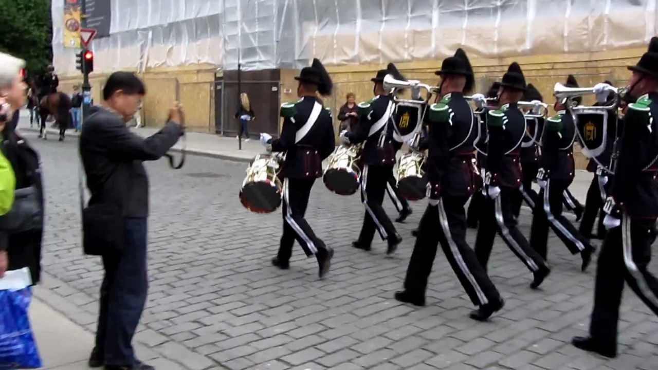 HMKG ( His Majesty The king`s Guard`s Band, Guard Parade