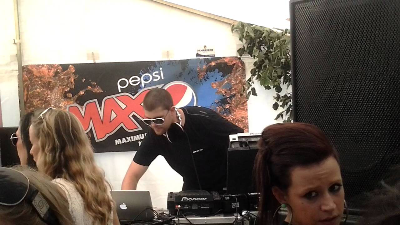 dam fanel @ garden party jardin des pommes