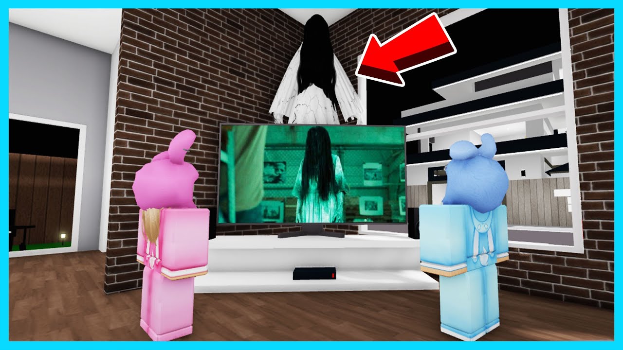 MIPAN & ZUZUZU Nonton Rekaman Terkutuk SADAKO! Hantu Nya Keluar (Brookhaven) - Roblox Roleplay