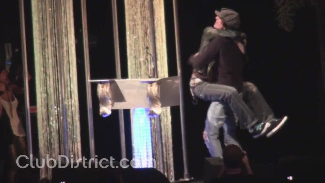 deadmau5 admits he's Canadian & humps Tommy Lee's Leg