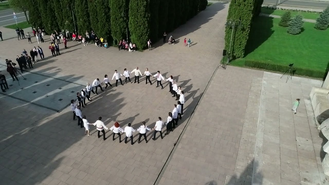 Jiana de la Tilișca - adulții de la ansamblul Ceatăra