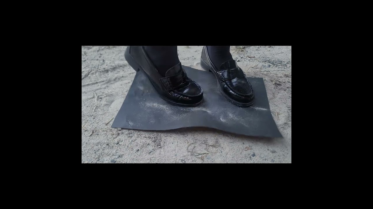 ローファーの足跡