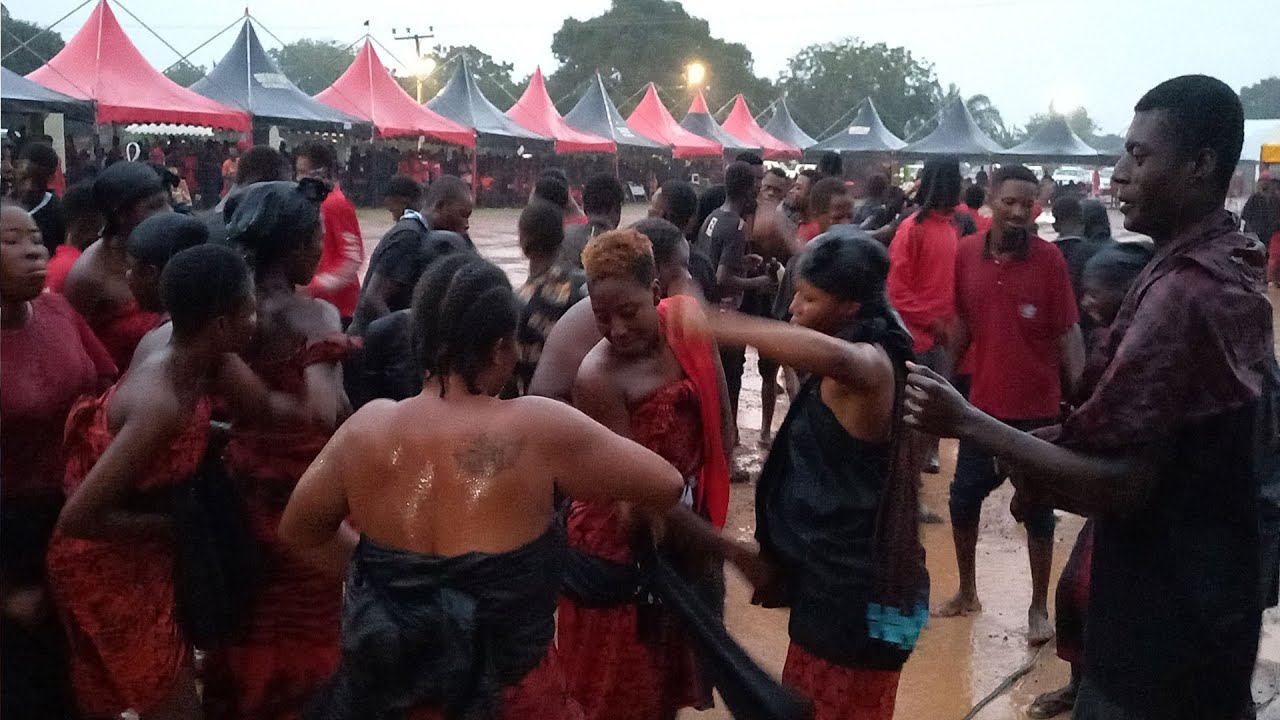 it was raining but ATEBUBU people didn't mind and danced till we closed #nanatabriliveband
