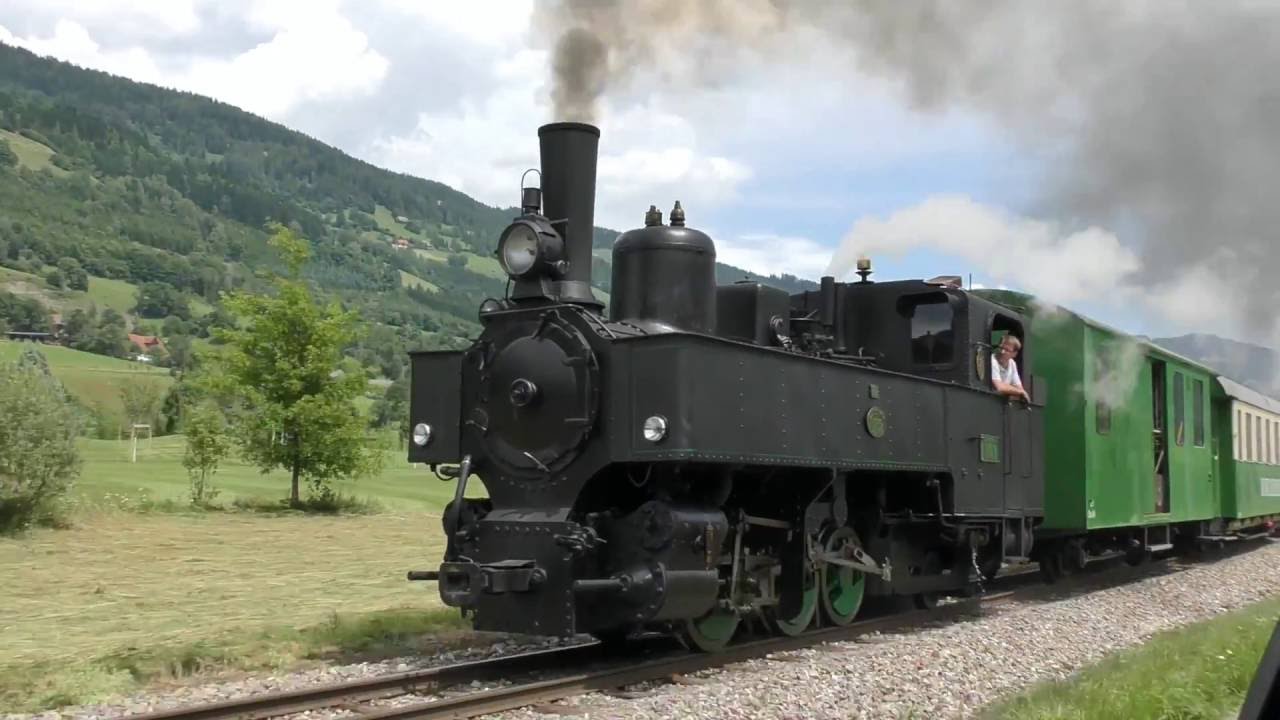 Boemel stoom tussen Murau Tamsweg. Murthalbahn Oostenrijk