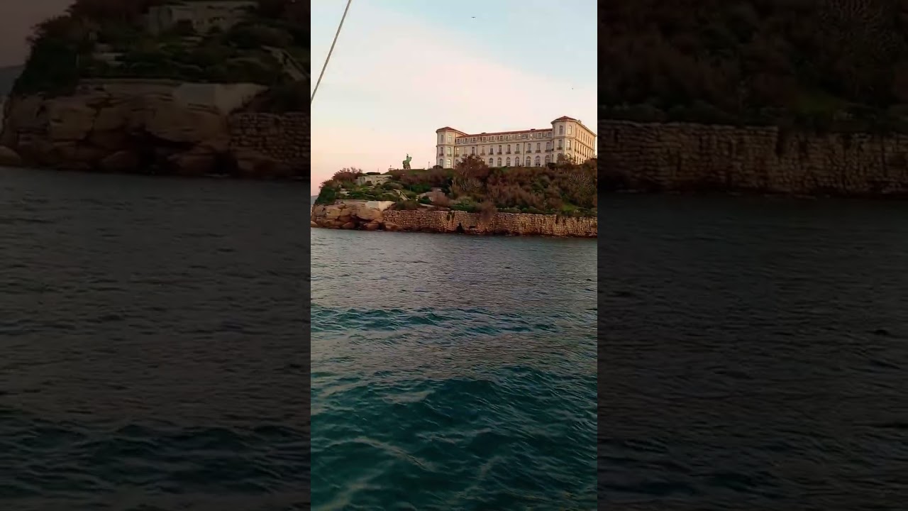Le palais du Pharo vue de la mer 