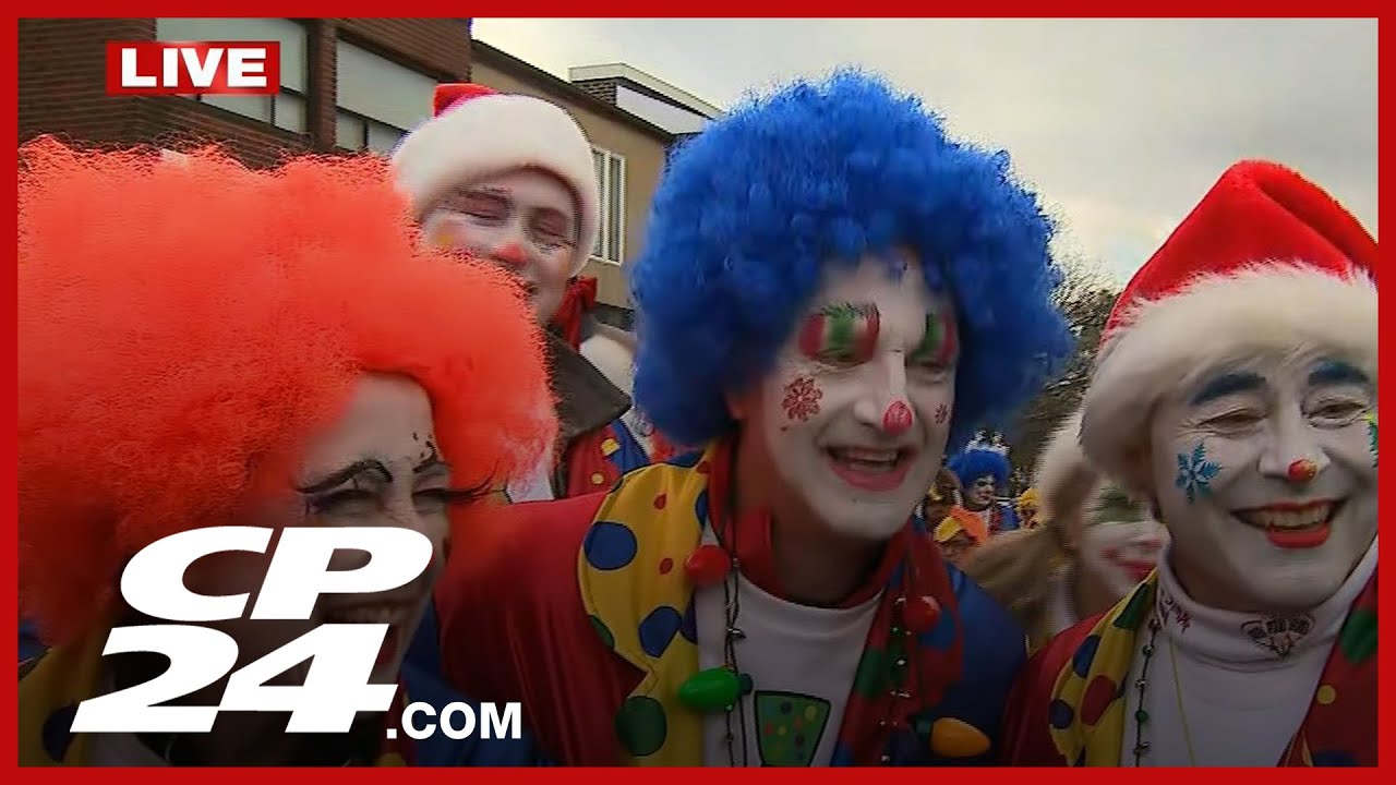 Toronto&rsquo;s annual Santa Claus Parade begins with smiles, music, and clowns