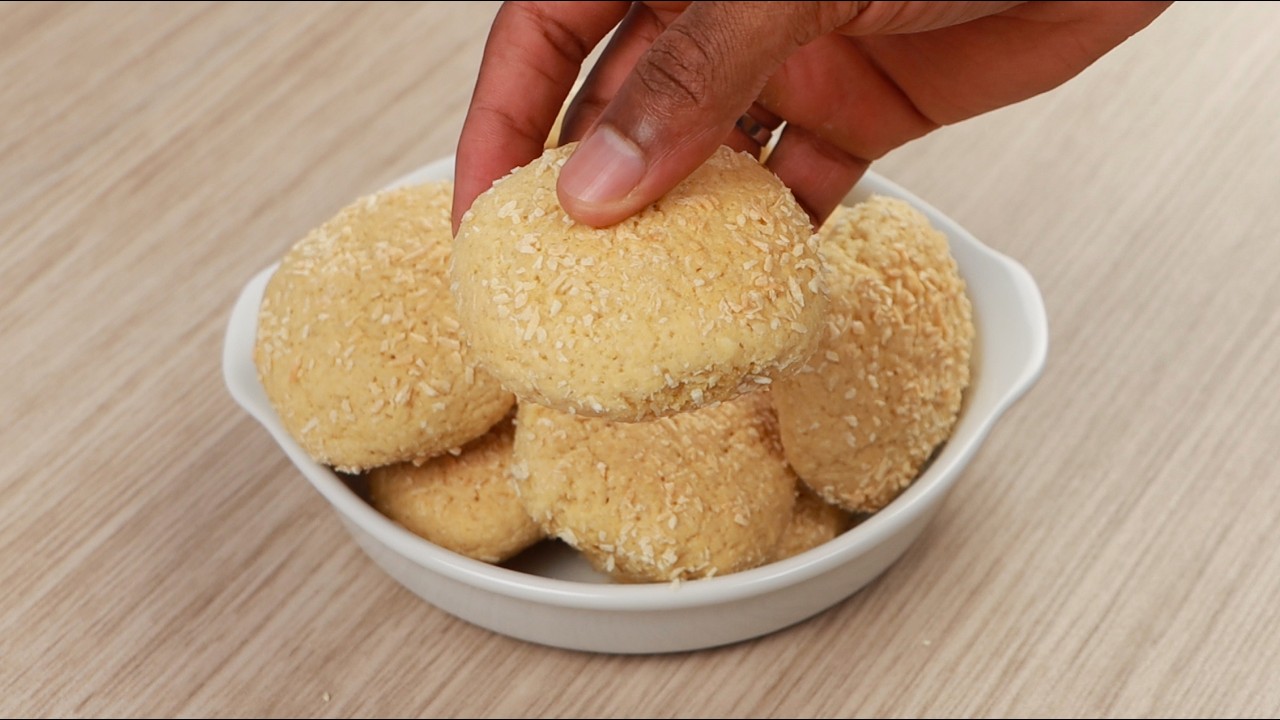 Broa de coco simples e fica muito deliciosa! muito fácil de fazer