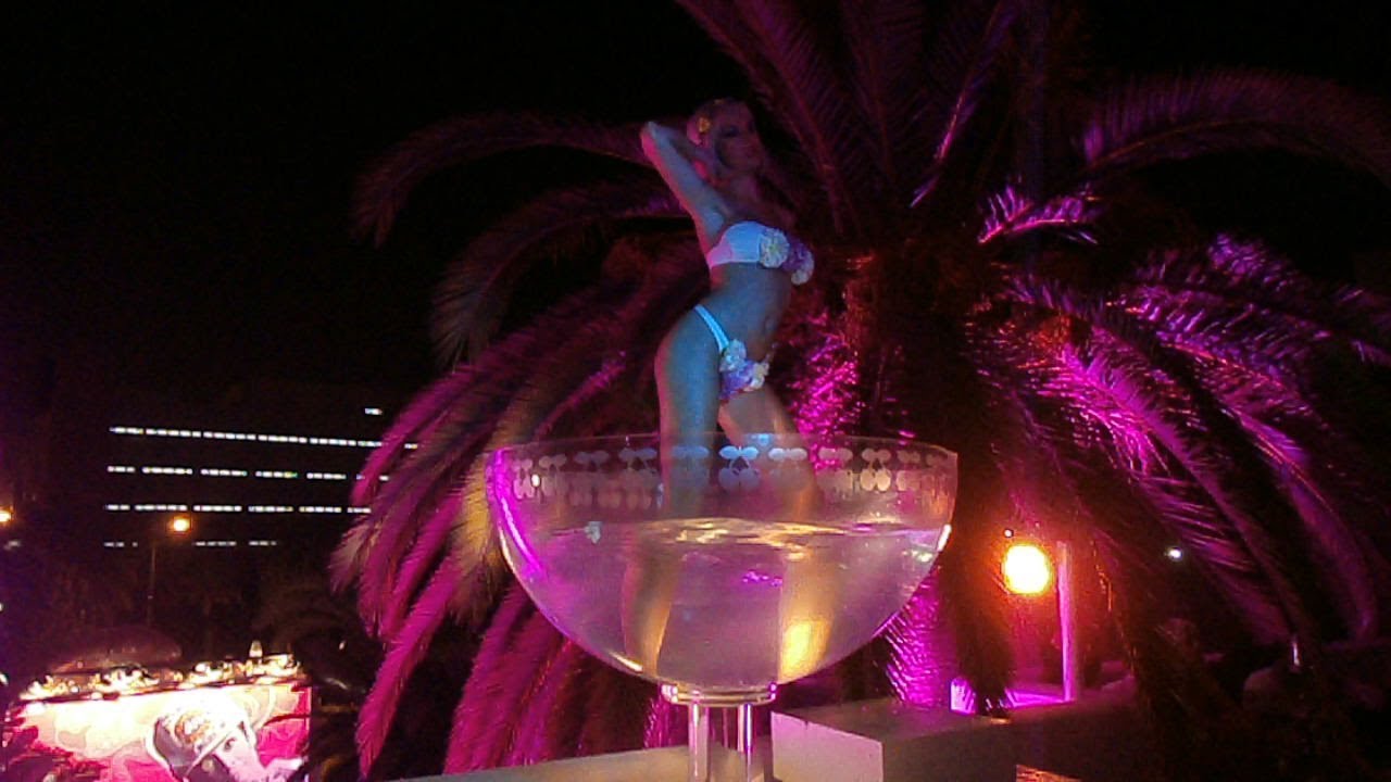 IBIZA | Las sugerentes Copas de PACHA !