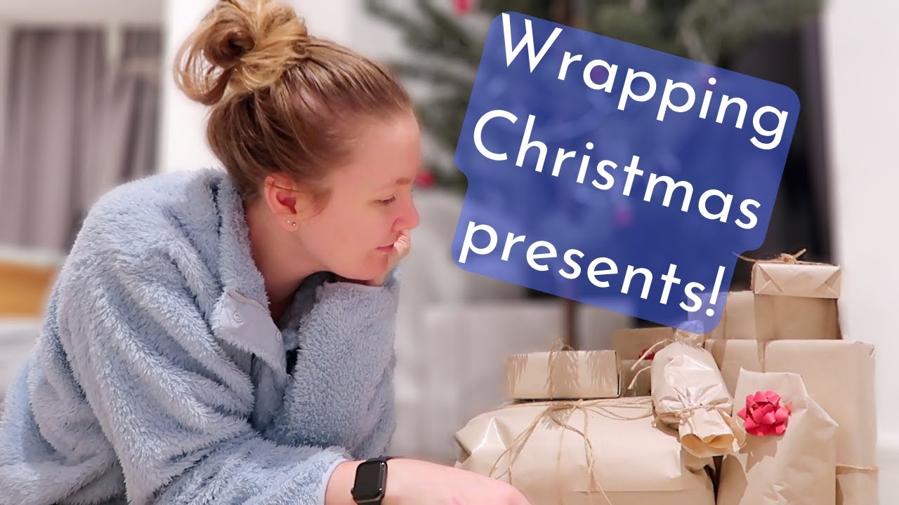 Wrapping Christmas presents for my boyfriend! // VLOGMAS DAY 22