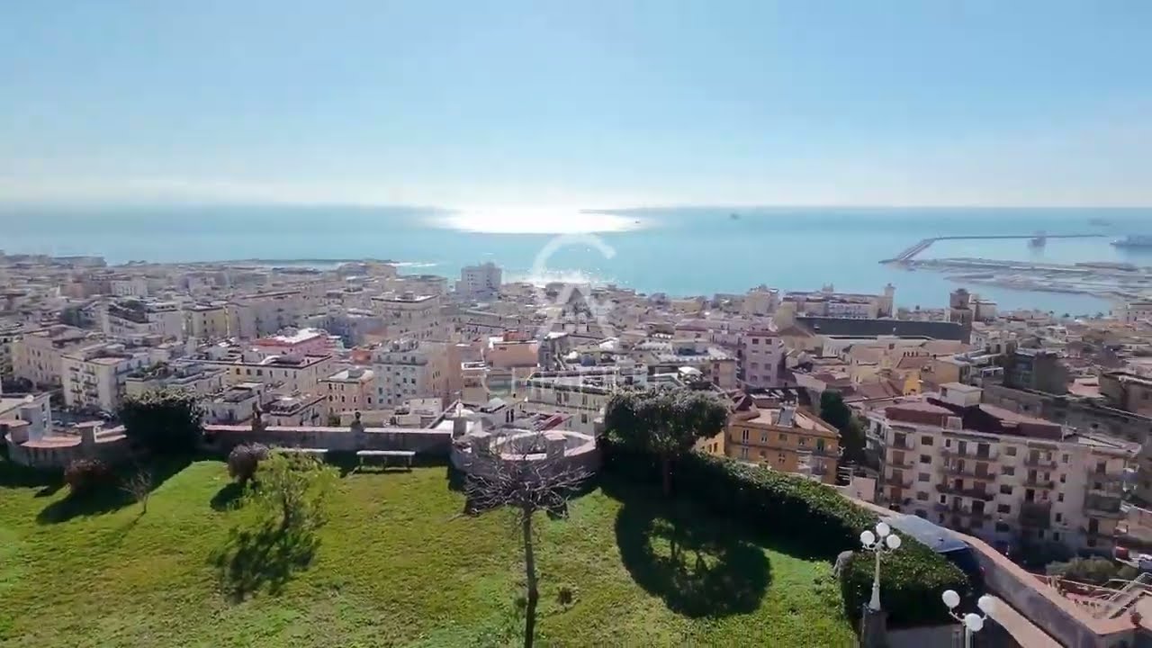 VILLA TISI: Porzione cielo terra con giardino e posto auto