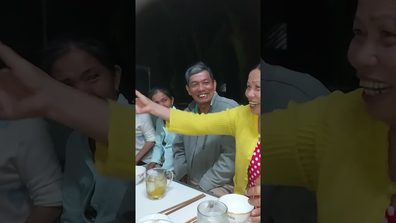 Tới cảnh phát tiền lì xì