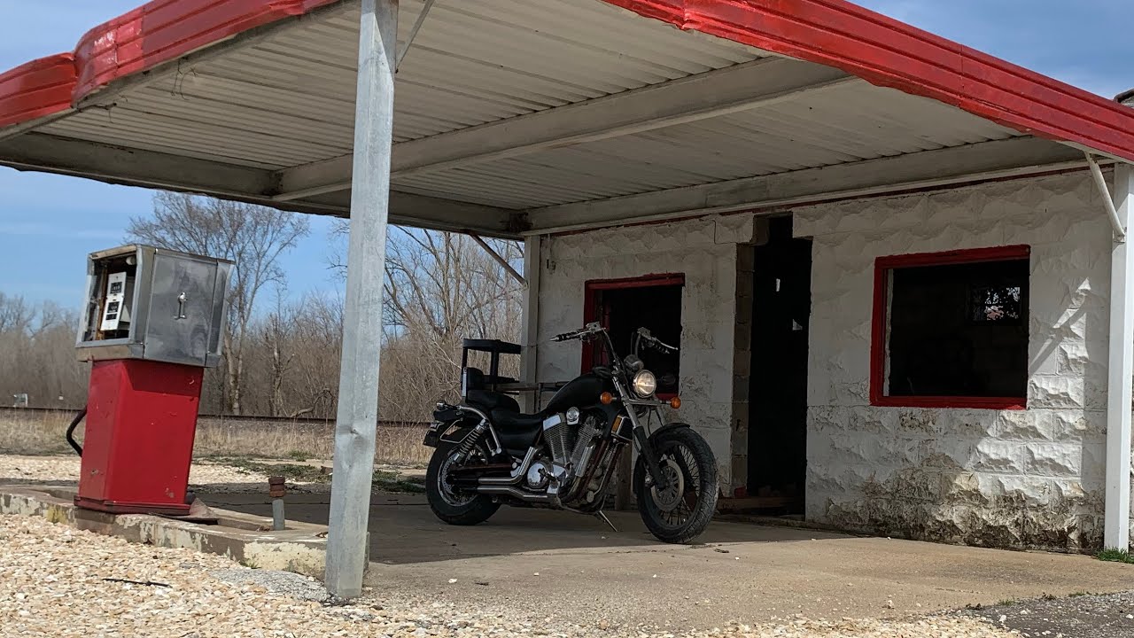 Suzuki intruder Bobber build (part 2) chopping up the bike