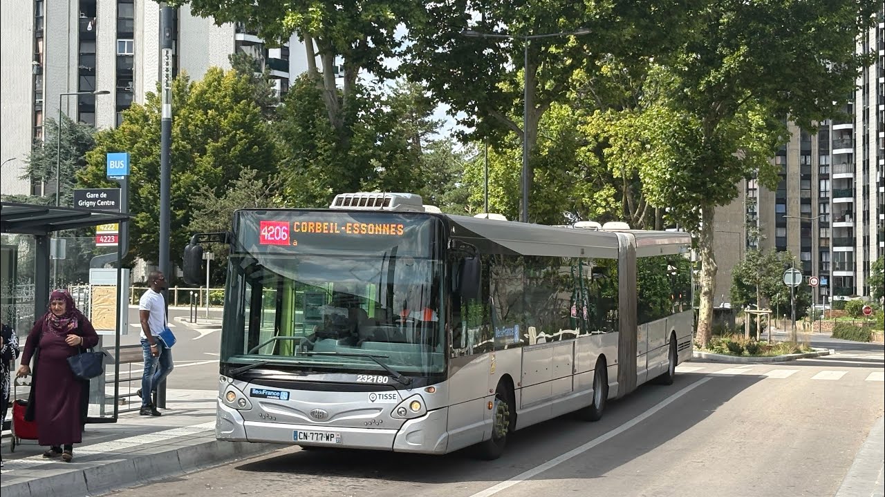 Heuliez Bus GX 427 232180 sur ligne 4206 tisse 