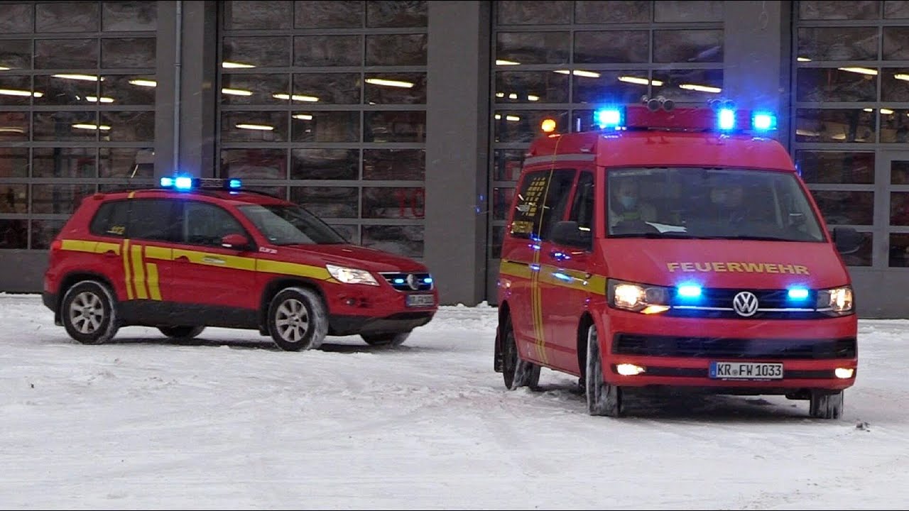 [Einsatzfahrten im SCHNEE] Löschzug mit 2 DLK: Einsatzfahrten der Feuerwehr Krefeld