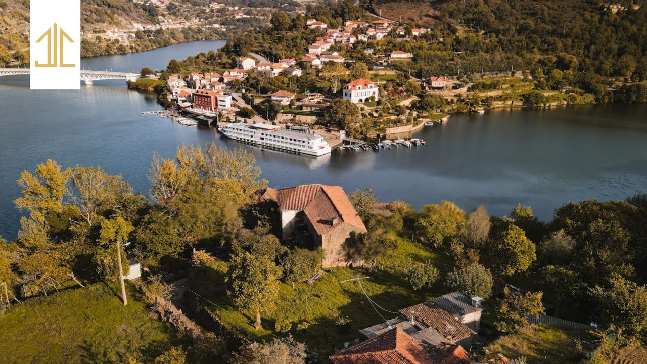 Para Venda / For Sale - Quinta com vista para o Rio Douro / Farm with a view the Douro River