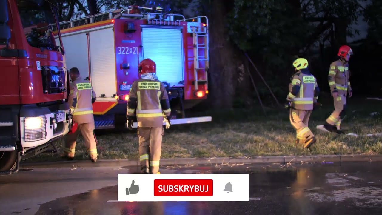 Dogaszanie pożaru przy ul. Uroczej w Rzeszowie