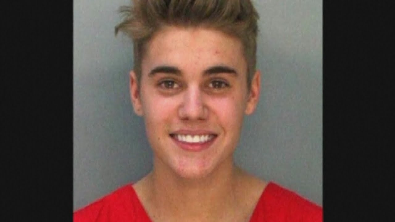 Justin Bieber leaves Florida jail and waves to waiting fans
