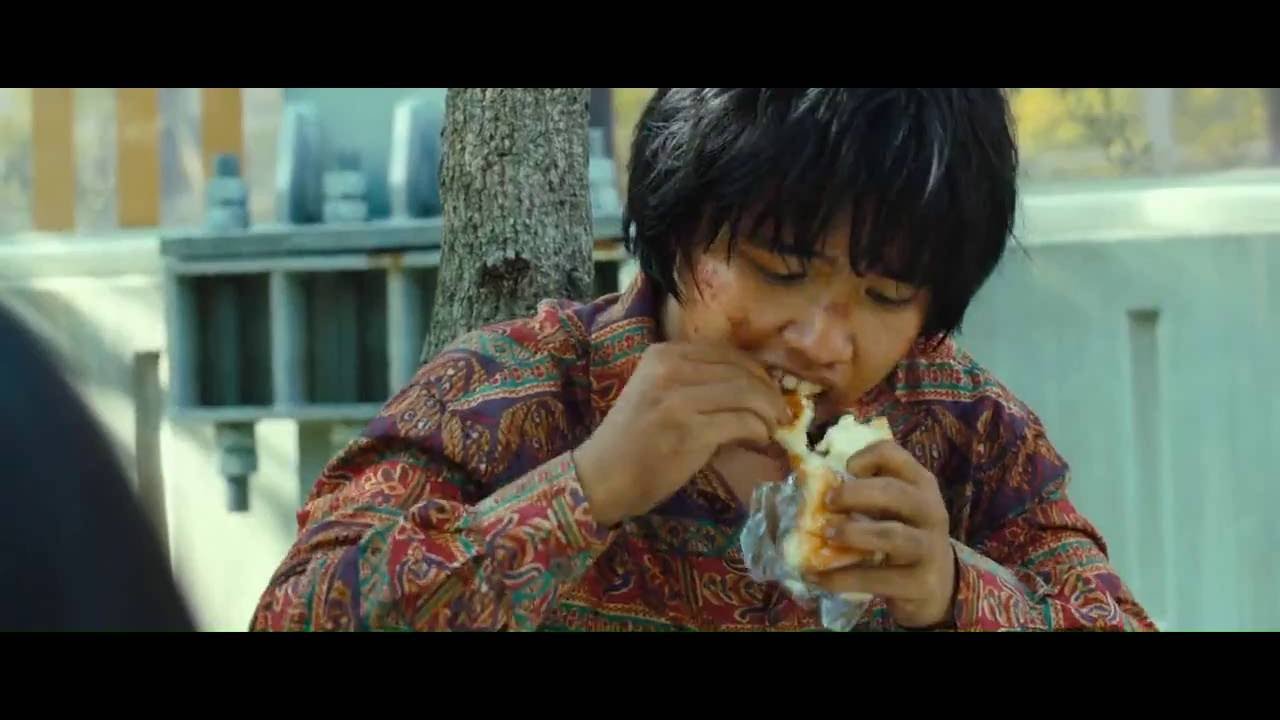 The Flu (Korean Movie) scene where the child Mirre meets 