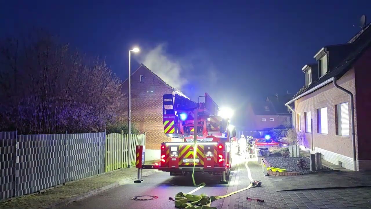 Dachstuhlbrand in Erkelenz Katzem
