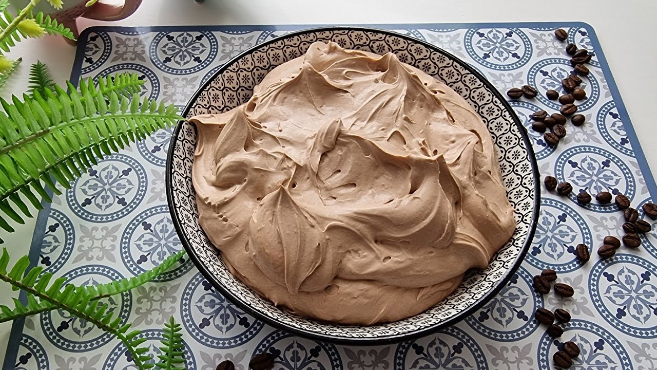 Crema fină de cafea cu doar 3 ingrediente - perfectă &icirc;n torturi și prăjituri | Pasiune & Savoare