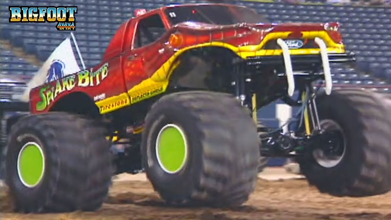 Indianapolis Hoosier Dome Feb. 1995 - BIGFOOT & SNAKE BITE - BIGFOOT Monster Truck