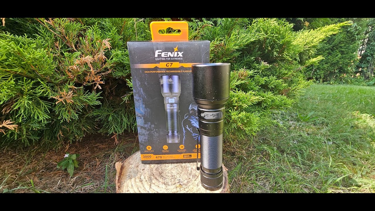 Latarka FENIX C7.