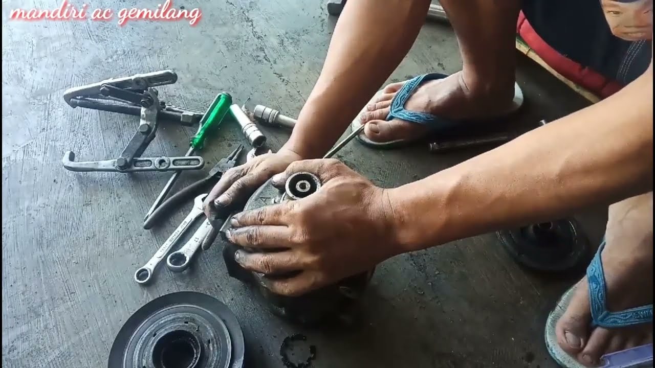 how to disassemble the car air conditioner compressor Toyota kijang