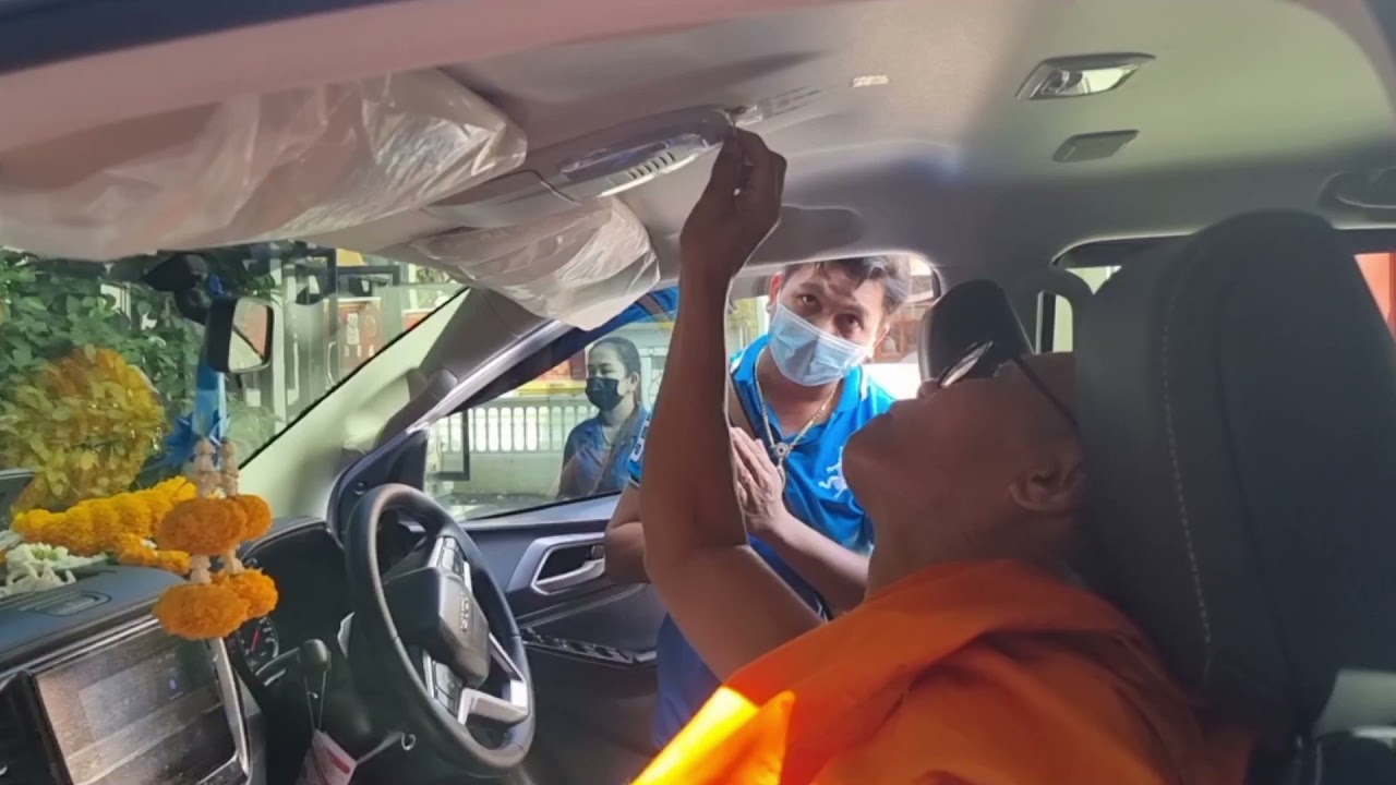 พิธีเจิมรถใหม่ หลวงพ่ออ่าง วัดใหญ่สว่างอารมณ์ ปากเกร็ด จังหวัดนนทบุรี