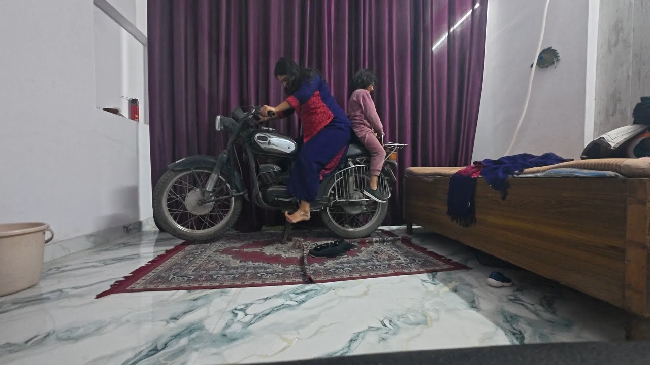  Barefoot Girl Struggle Kickstarts Vintage Rajdoot 175cc with Daughter🔥🔥🔥 #priyankakhanduri