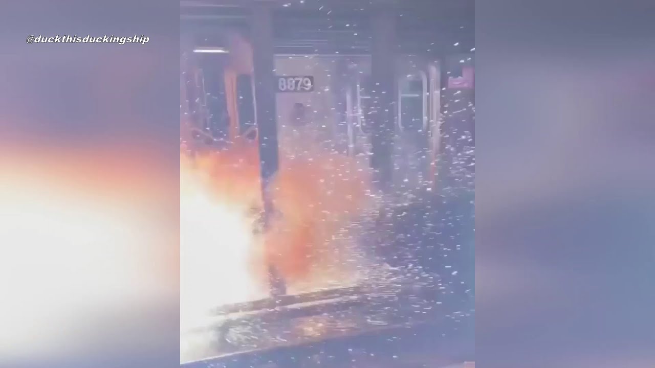 NYPD Looking For Perps Who Threw Citibike on Subway Tracks / Queens NYC 9.19.21