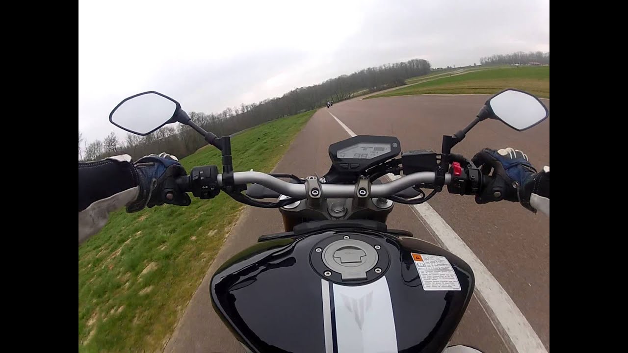 essai #mt09 yamaha par 4en1 sur le circuit des &eacute;cuyers