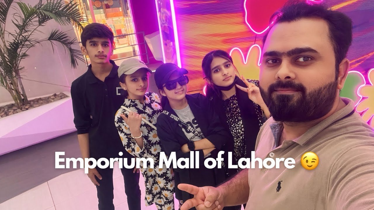 Explore the Most popular Mall of Lahore 📍ye mall 🏬kisi ka gift ha 😱 mera fav act kon ha 🥴