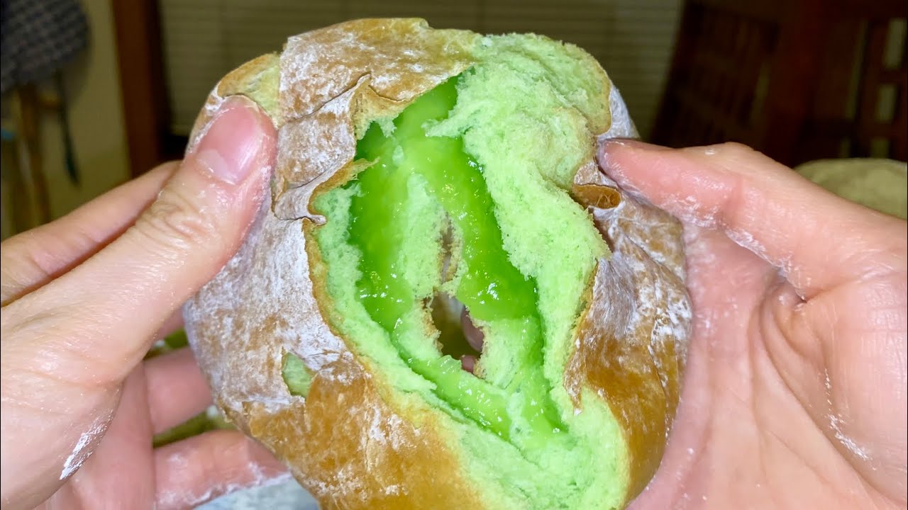 Qhia ua coconut custard pandan milk bread