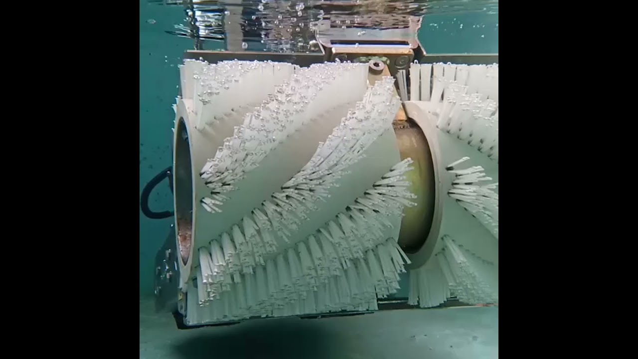 How to safely clean underwater environments with a remot controlled robot